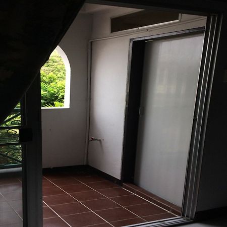Baan Khun Mae Apartment Bangkok Exteriör bild