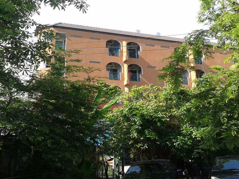Baan Khun Mae Apartment Bangkok Exteriör bild