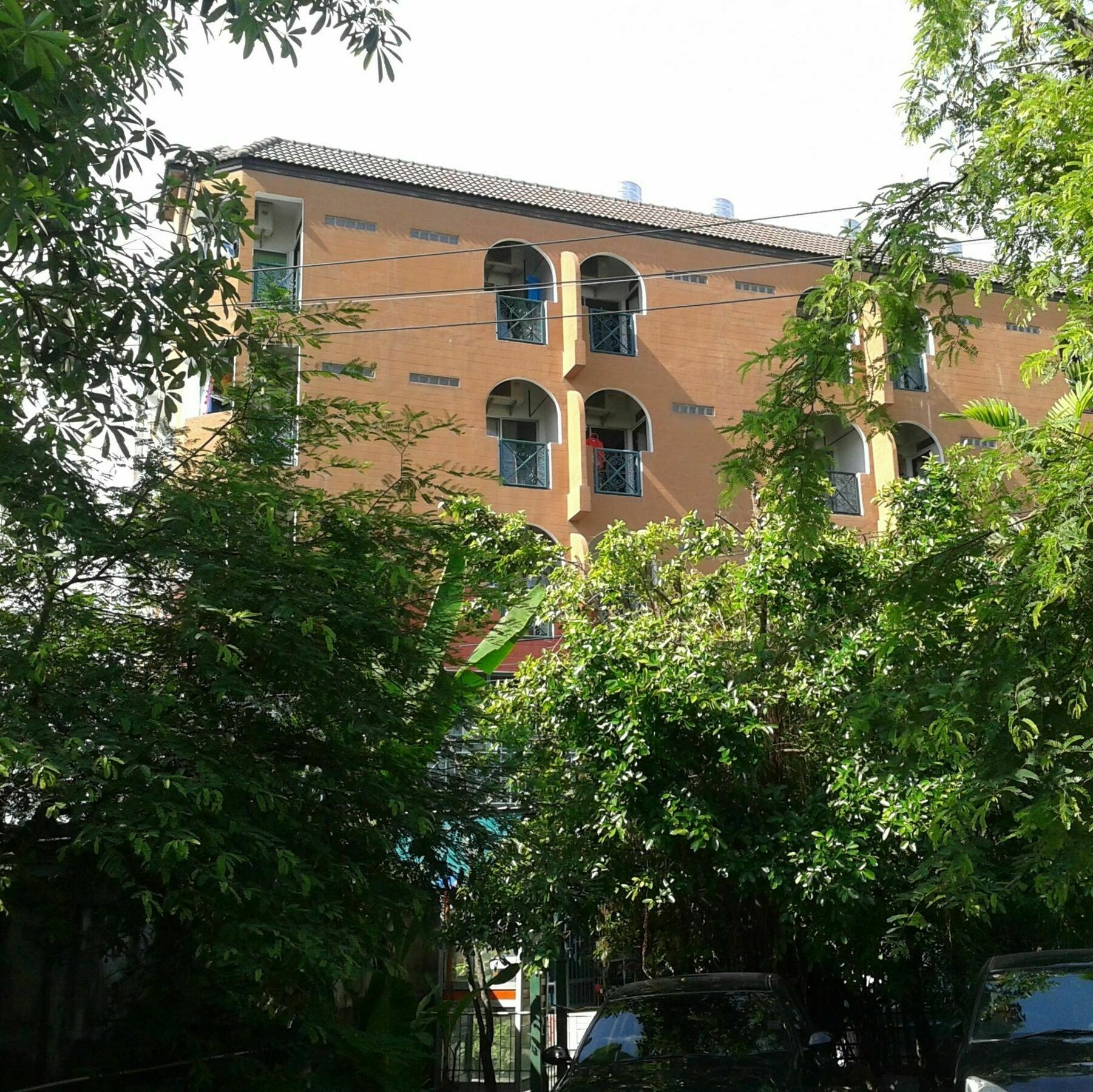 Baan Khun Mae Apartment Bangkok Exteriör bild