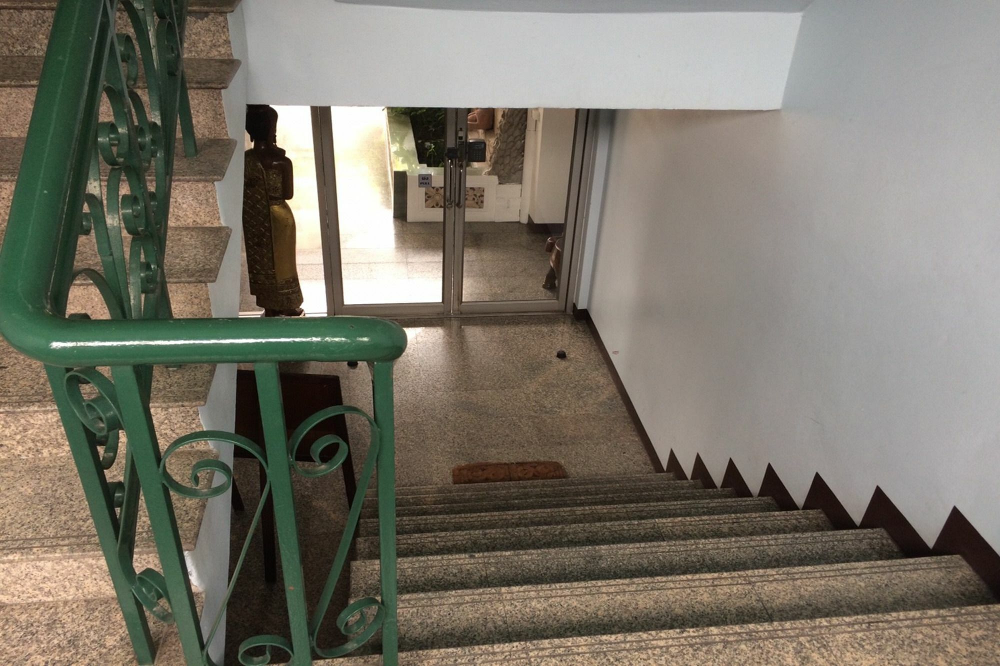 Baan Khun Mae Apartment Bangkok Exteriör bild
